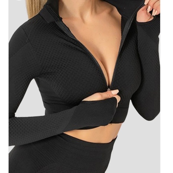 Tops - Women’s Activewear Black Cropped Jacket Size Medium